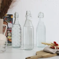 BOUTEILLE EN VERRE A CLAPET EMBOSSE 1L