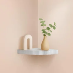 ETAGERE D ANGLE STRIEE 25X25X3.5CM COLORIS BLANC