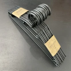 LOT 10 CINTRES PLASTIQUE TETE TOURNANTE