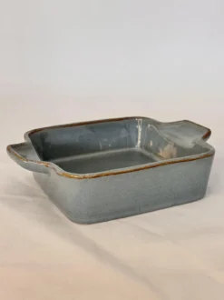 PLAT GRIS PORCLEAINE EMAIL REACTIF D.13X13X4CM