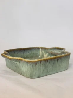 PLAT VERT PORCLEAINE EMAIL REACTIF D.13X13X4CM