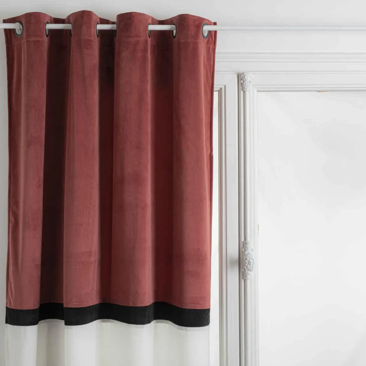 RIDEAU A OEILLETS HOTEL TERRACOTA ET BLANC 140X260CM