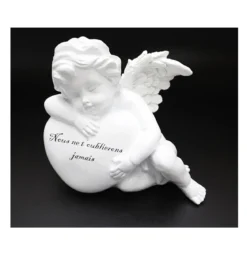 STATUETTE ANGE ALLONGE SUR COEUR D 13X7.5XH11.5CM BLANC