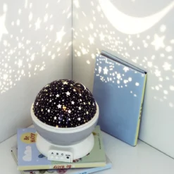 VEILLEUSE A PILE PROJECTEUR ETOILES